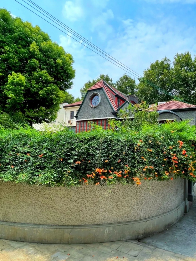 黃浦區(qū)皋蘭路沿街獨(dú)棟老洋房,法式風(fēng)格,三開間朝南